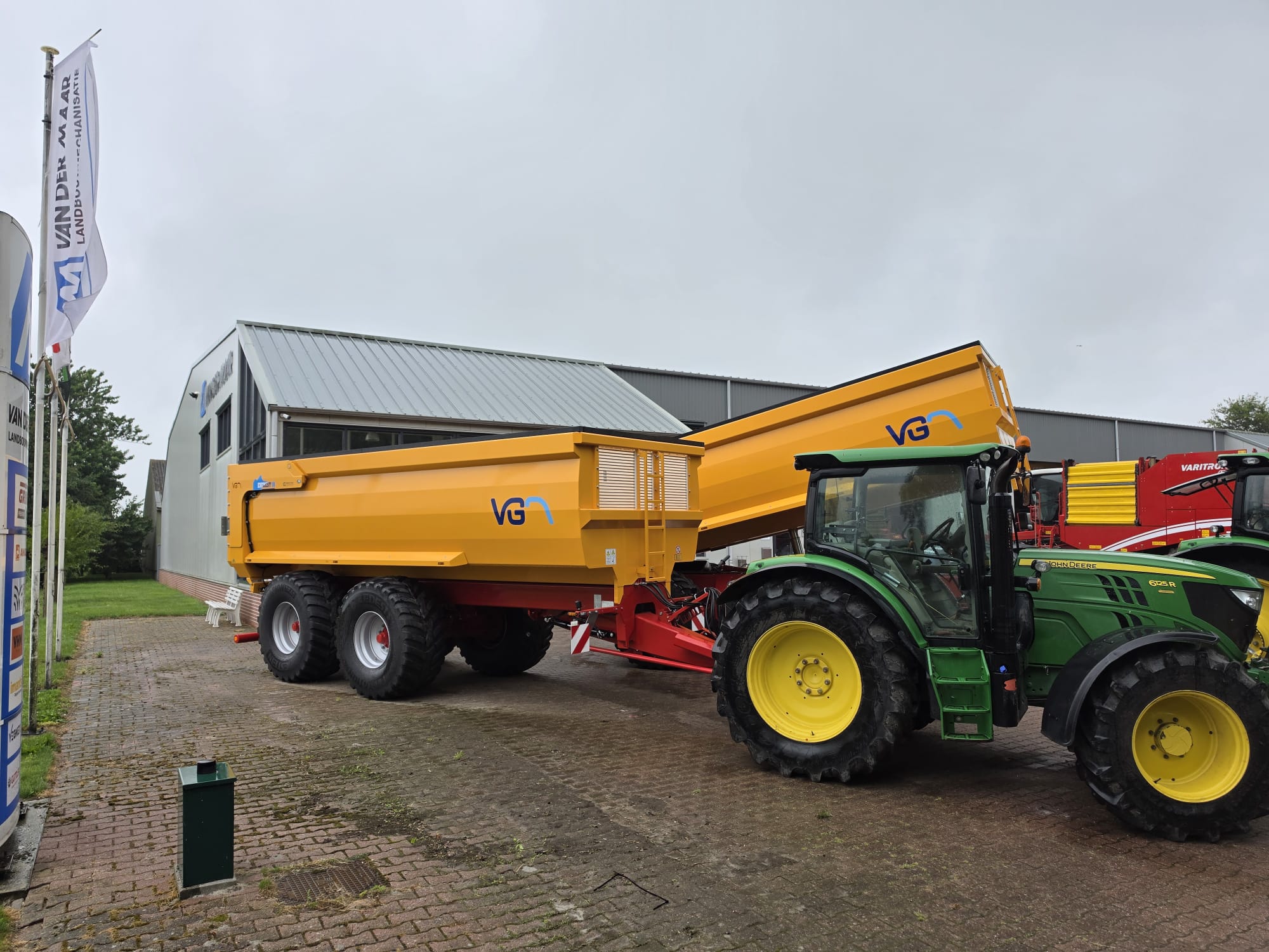 VGM Everest 18 kiepwagen afgeleverd